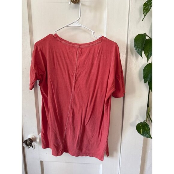 Old Navy, boyfriend women’s size medium pink scoopneck shirt - Picture 6 of 7